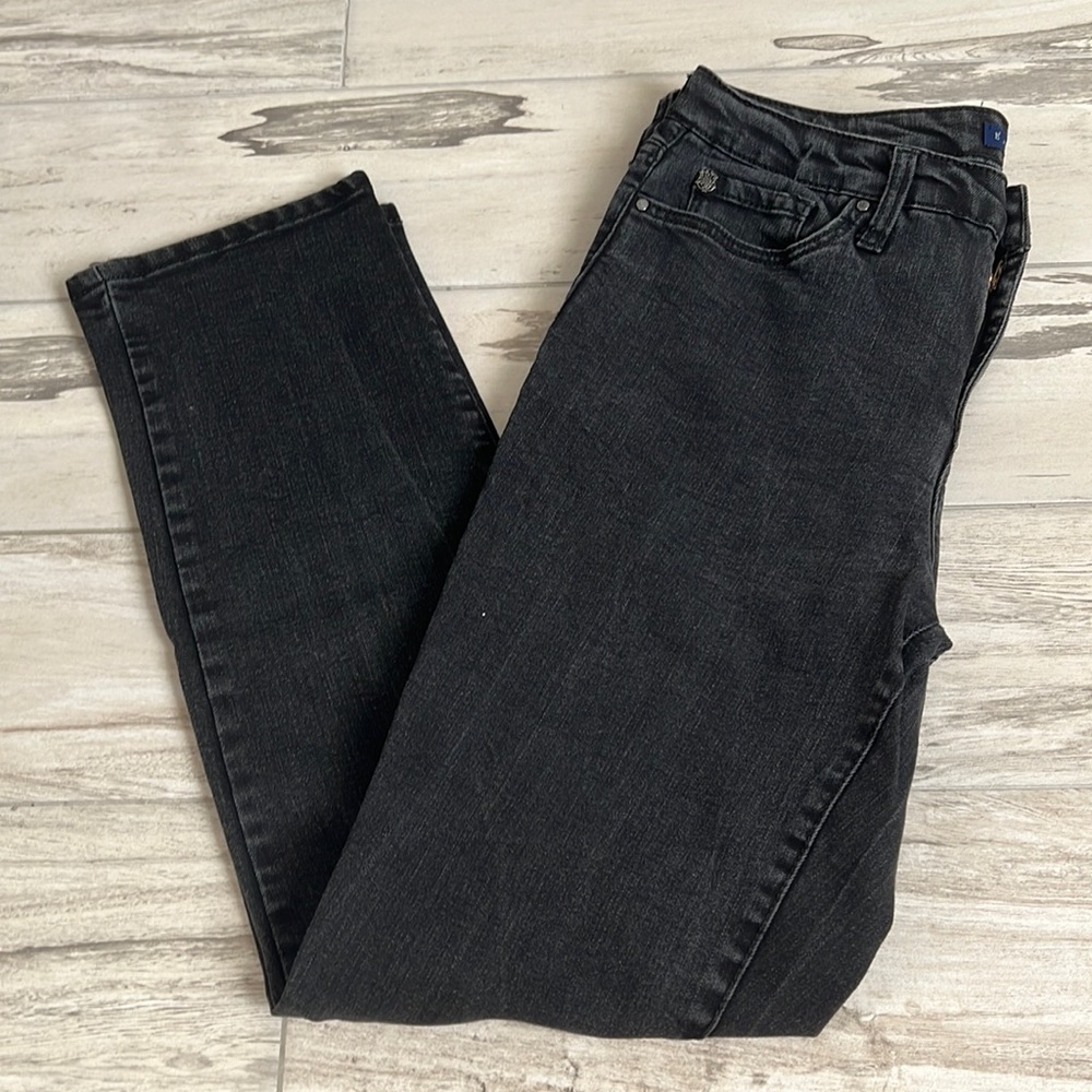 • Women’s Bandolino Mandie dark wash jean, 10 •